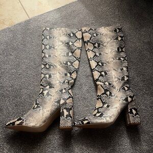 Snakeskin boots (faux)